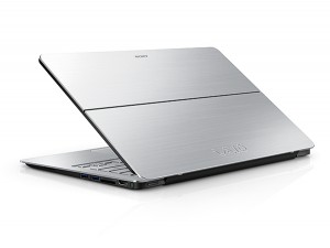 VAIO Fit 13A (背面)