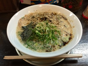 豚骨醤油 青ネギラーメン (2)